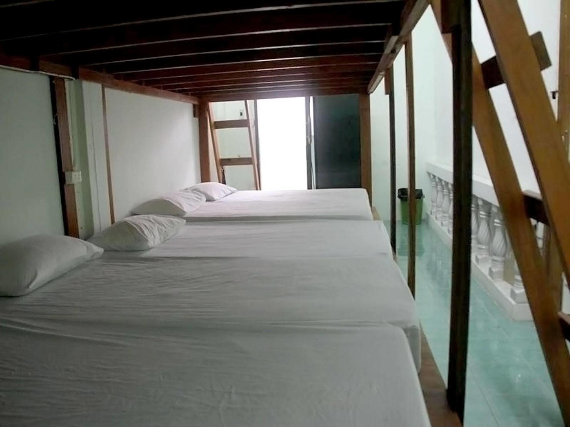 Wild & Wandering Backpacker Hostel & Bar Haad Rin Extérieur photo