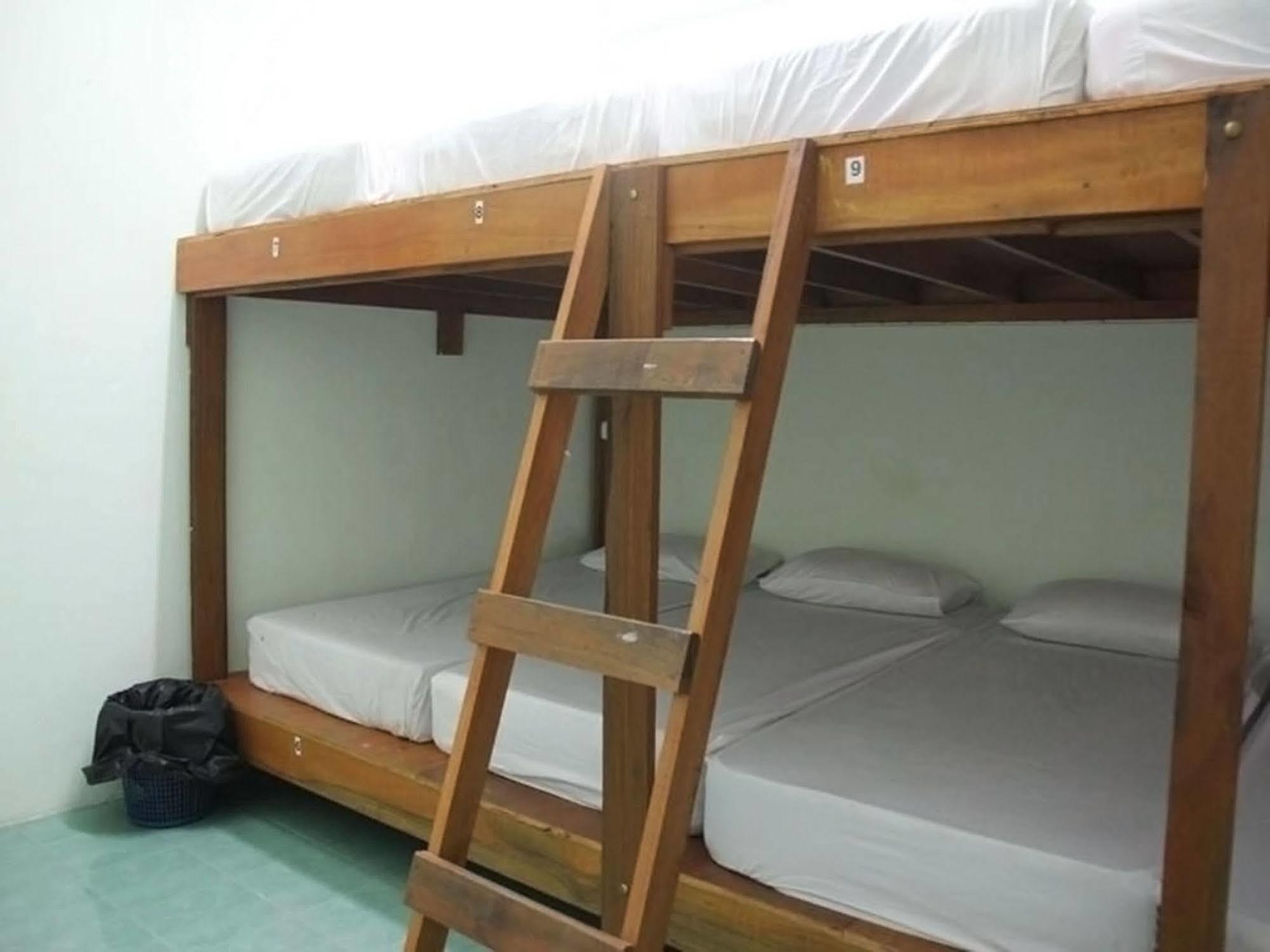 Wild & Wandering Backpacker Hostel & Bar Haad Rin Extérieur photo