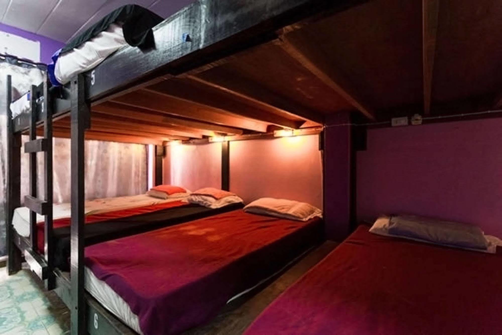 Wild & Wandering Backpacker Hostel & Bar Haad Rin Extérieur photo