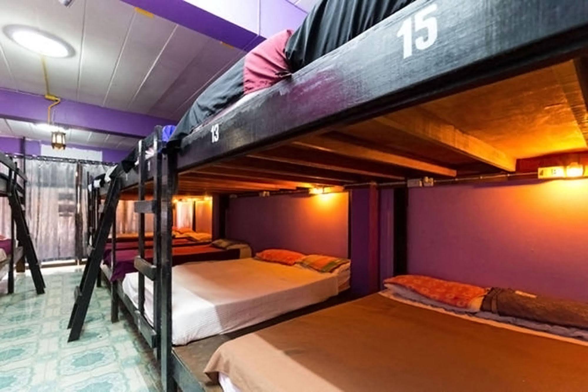 Wild & Wandering Backpacker Hostel & Bar Haad Rin Extérieur photo