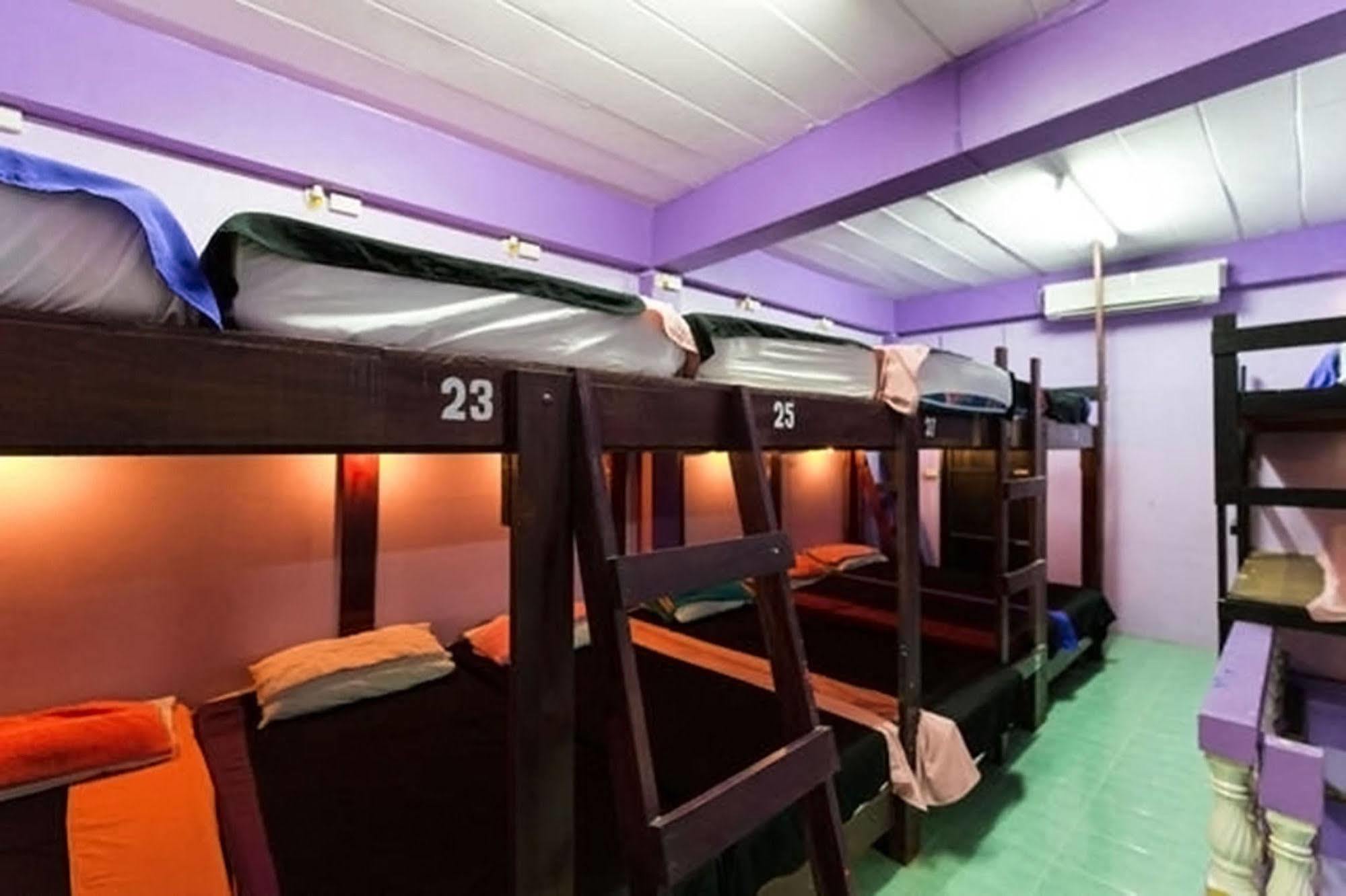 Wild & Wandering Backpacker Hostel & Bar Haad Rin Extérieur photo