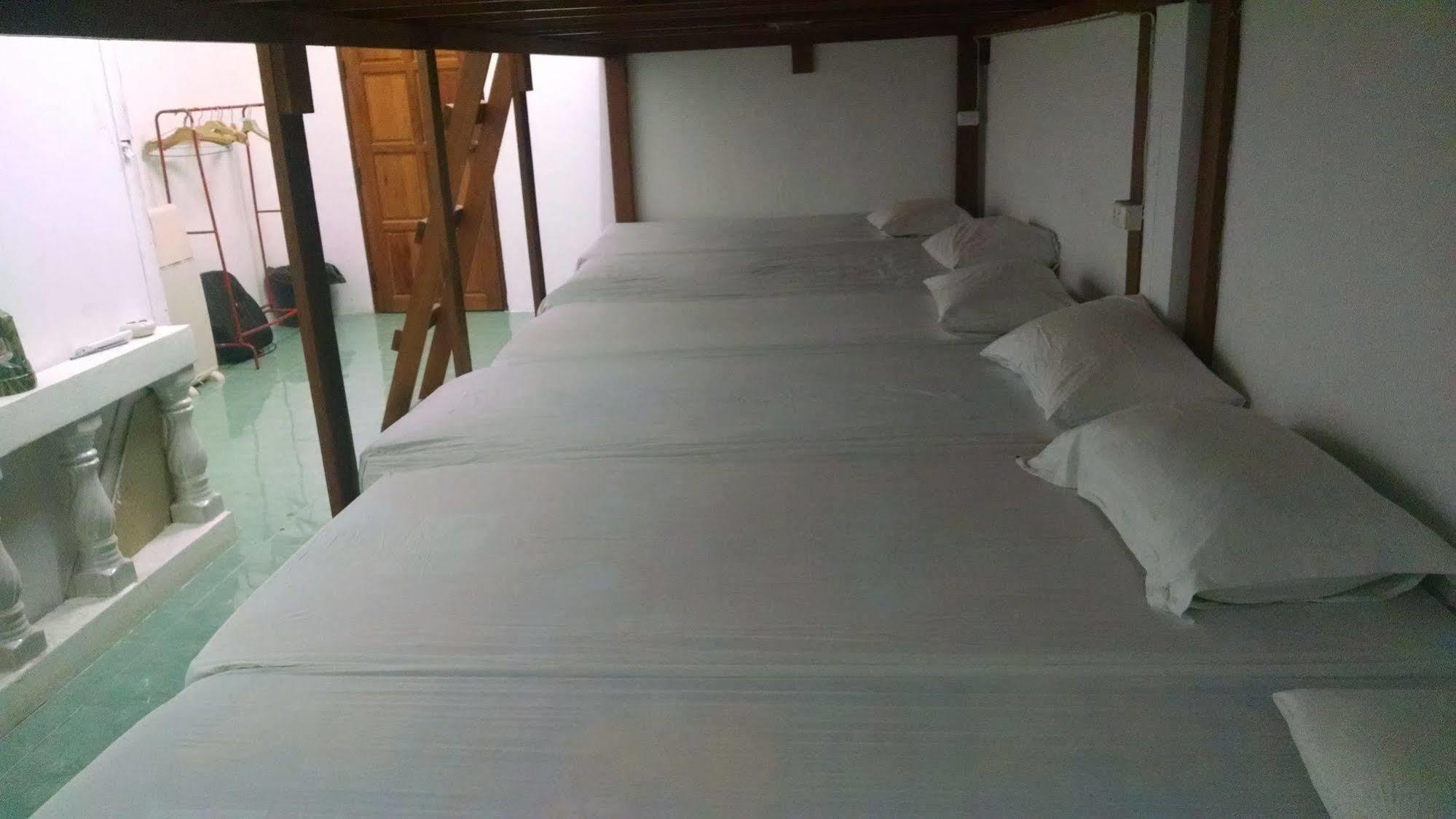 Wild & Wandering Backpacker Hostel & Bar Haad Rin Extérieur photo
