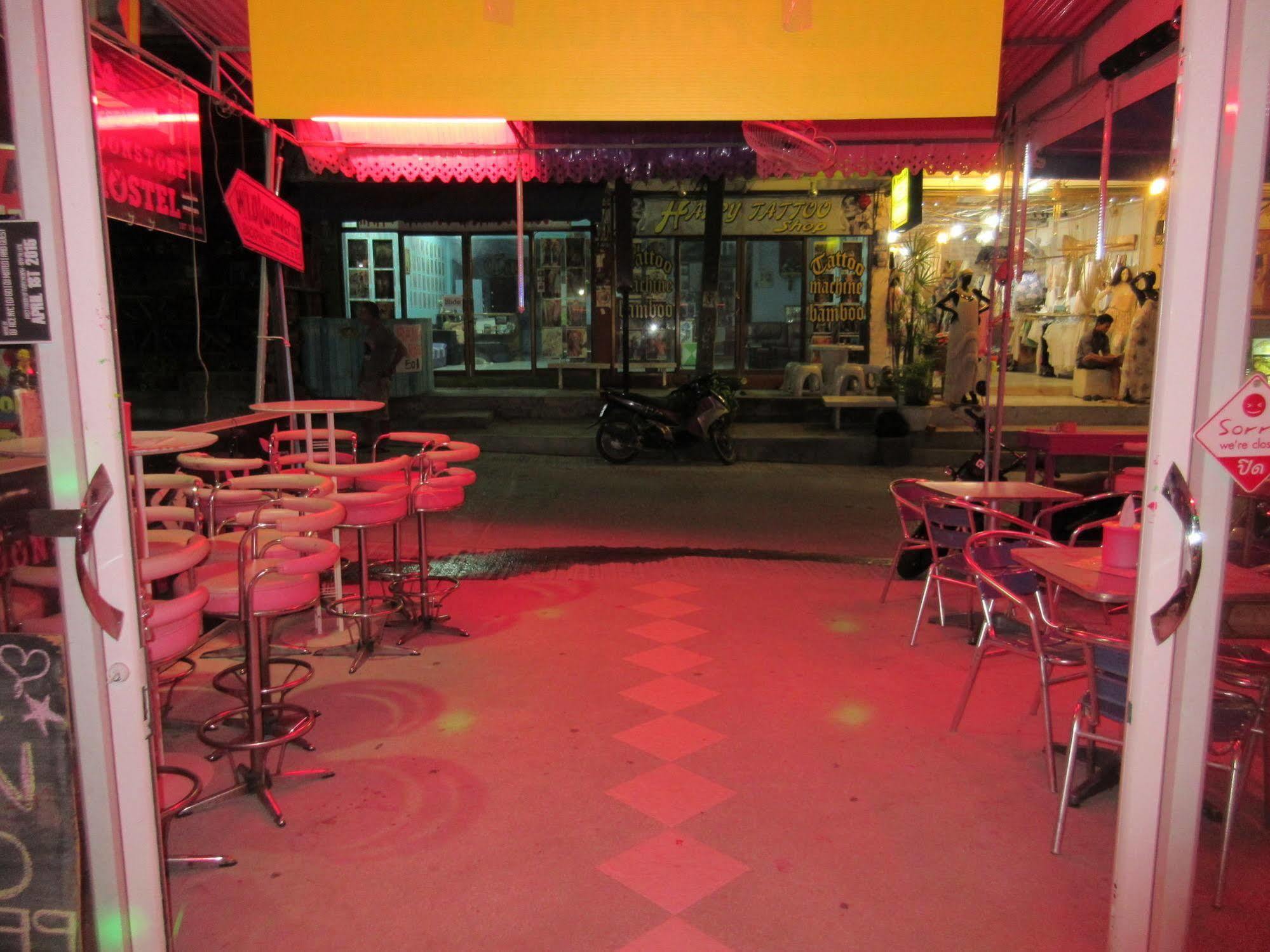 Wild & Wandering Backpacker Hostel & Bar Haad Rin Extérieur photo